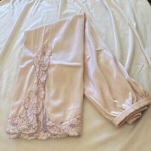 Vanity Fair half slip small 25in long